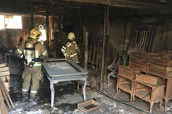 کارگاه صنایع چوبی و یراق در آتش سوخت