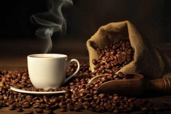 قهوه معمولی یا فاقد کافئین؛ کدام یک برای بدن مناسب است؟
